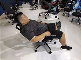 人體工學(xué)椅 人體工學(xué)椅