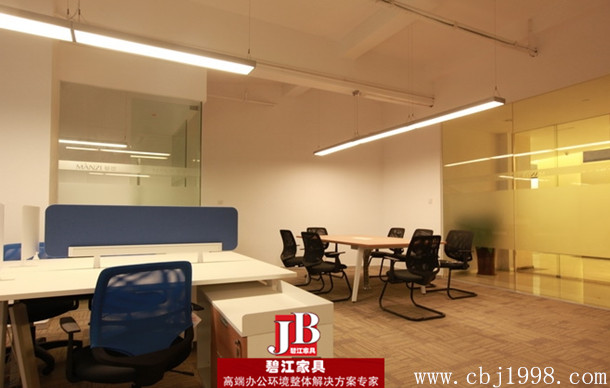 曼姿襪業職員辦公區