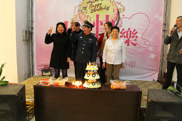 上海辦公家具廠——碧江家具壽星歡聚一堂