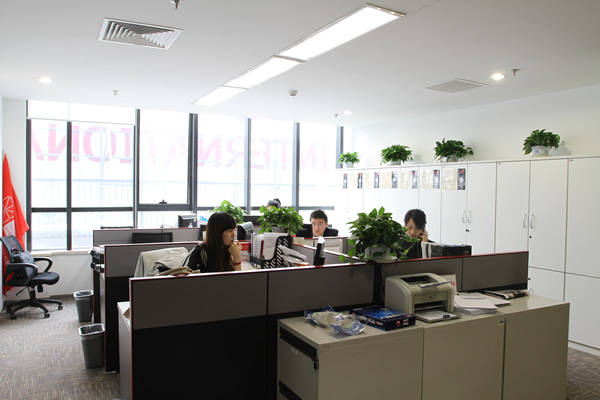 上海辦公家具廠家——碧江辦公家具網(wǎng)為漢今國(guó)際打造的職員辦公區(qū)1