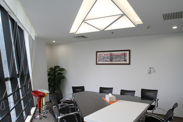 上海辦公家具廠家——碧江辦公家具網(wǎng)為漢今國(guó)際打造的小會(huì)議室