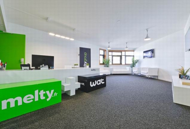 上海辦公家具廠家:草原風(fēng)前臺