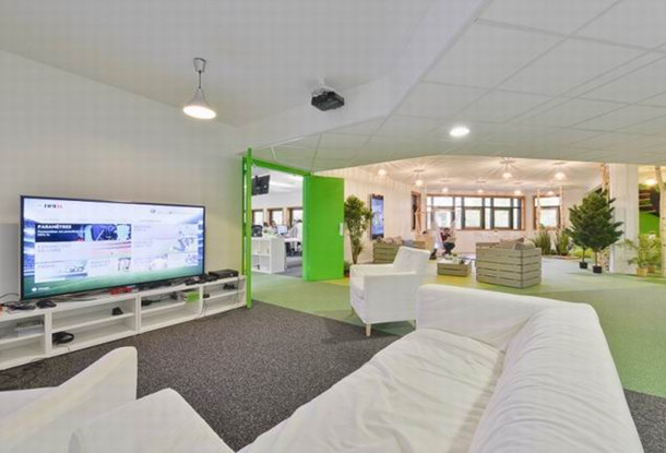 上海辦公家具廠家:草原風(fēng)前臺休閑區(qū)