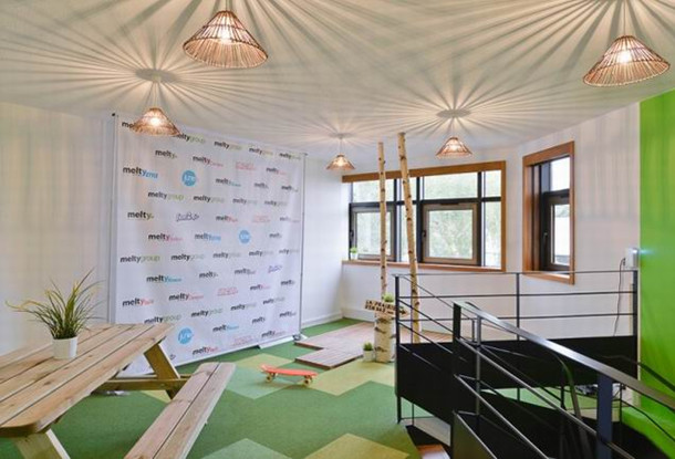 上海辦公家具廠家:草原風(fēng)前臺休閑區(qū)