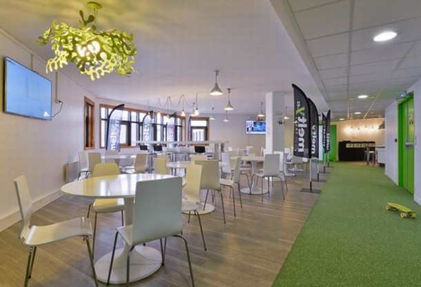 上海辦公家具廠家:草原風(fēng)前臺會議區(qū)