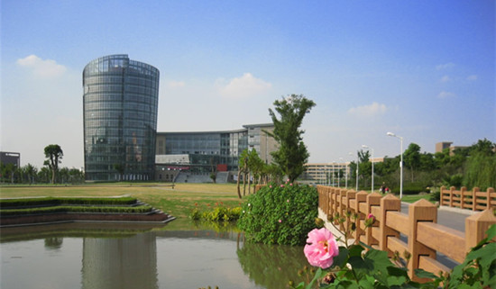 上海碧江辦公家具:華師大拍攝校園美景3