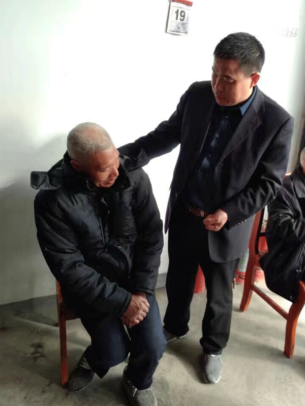 碧江家具董事長(zhǎng)慰問(wèn)孤寡老人