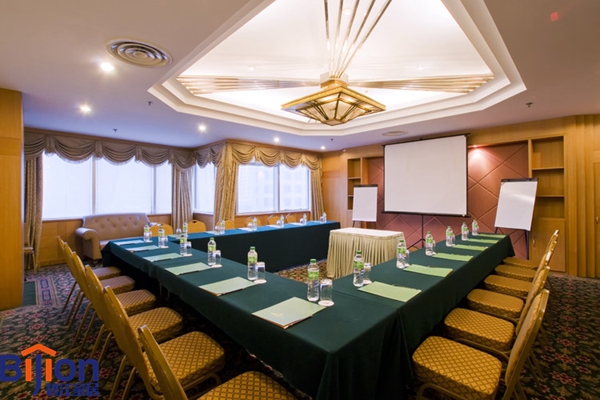 U型會(huì)議桌實(shí)景